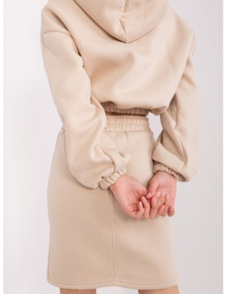 Stilingas sportinis kostiumas su sijonu