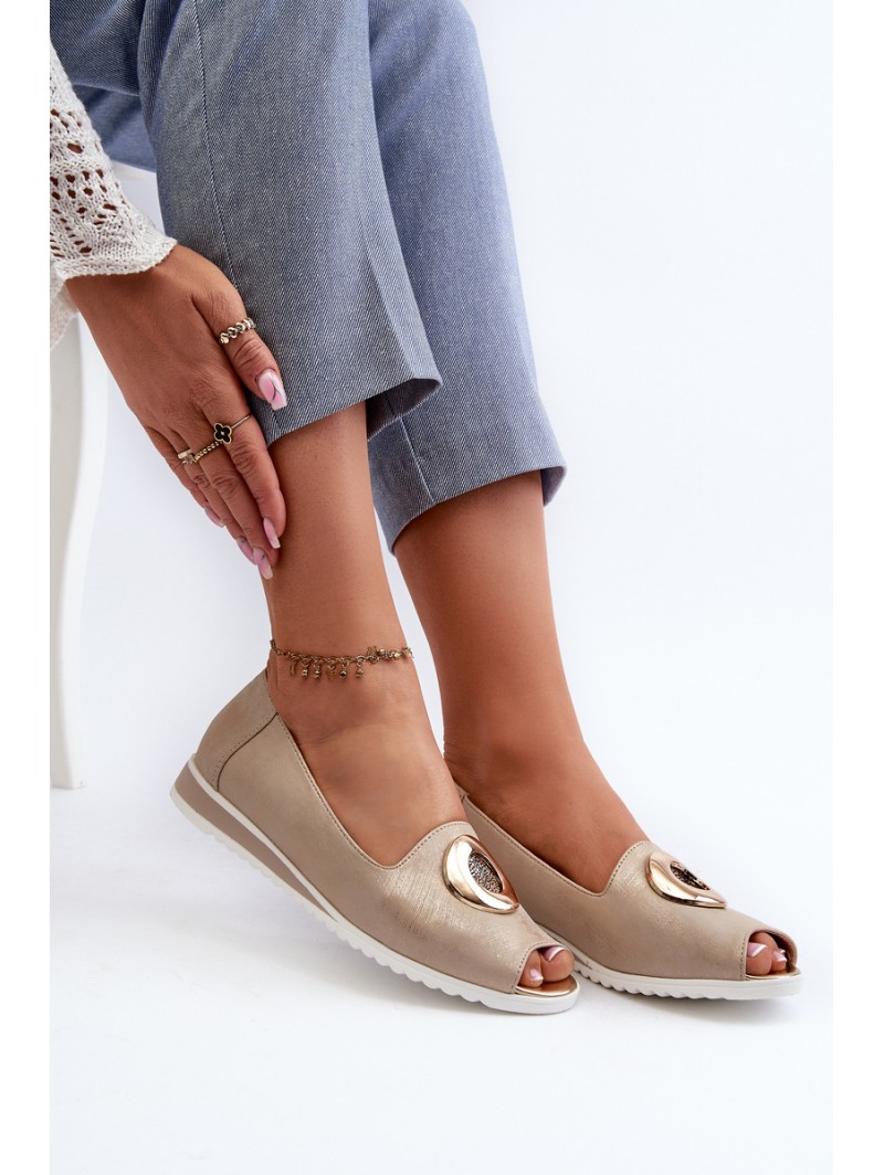Women's pumps with eco leather ornament in gold Biolita
