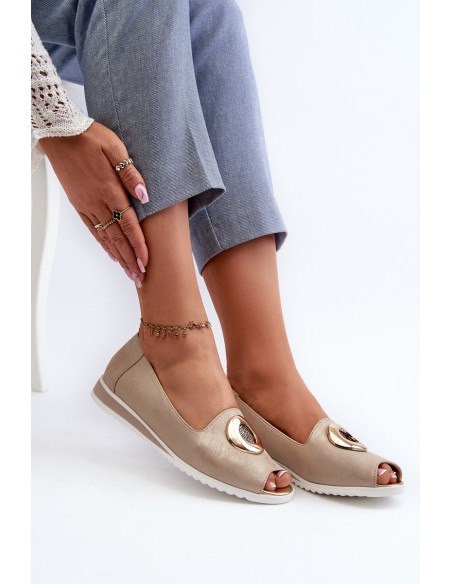 Women's pumps with eco leather ornament in gold Biolita