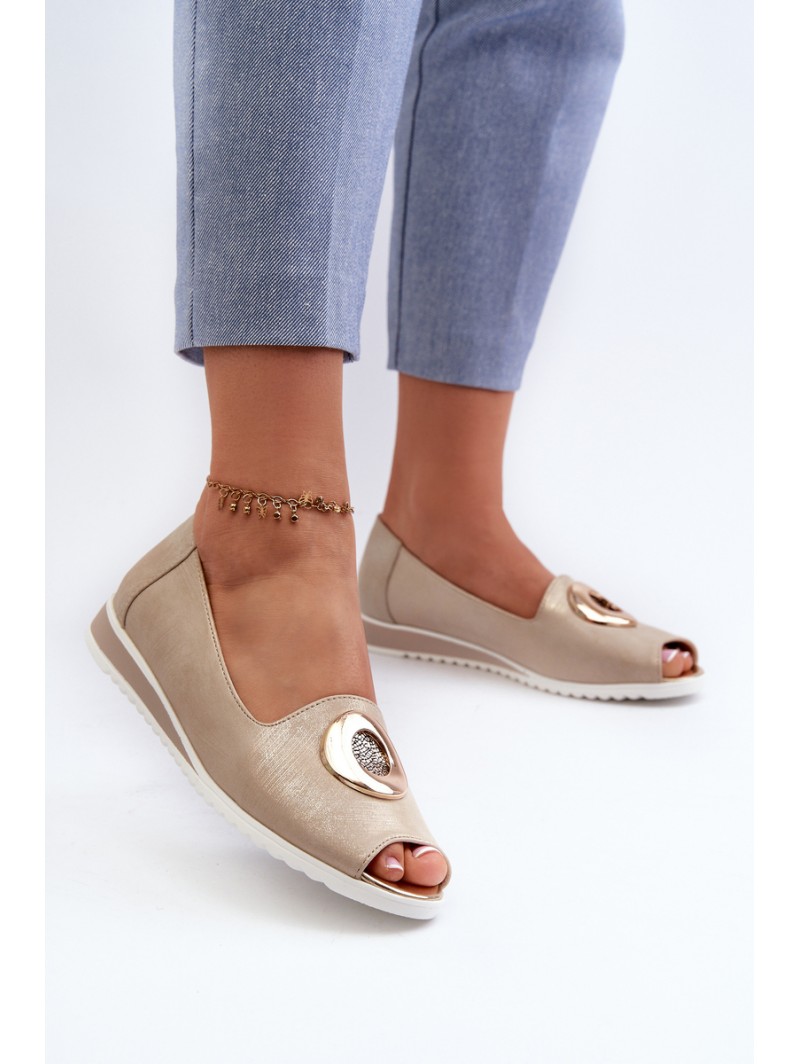 Women's pumps with eco leather ornament in gold Biolita