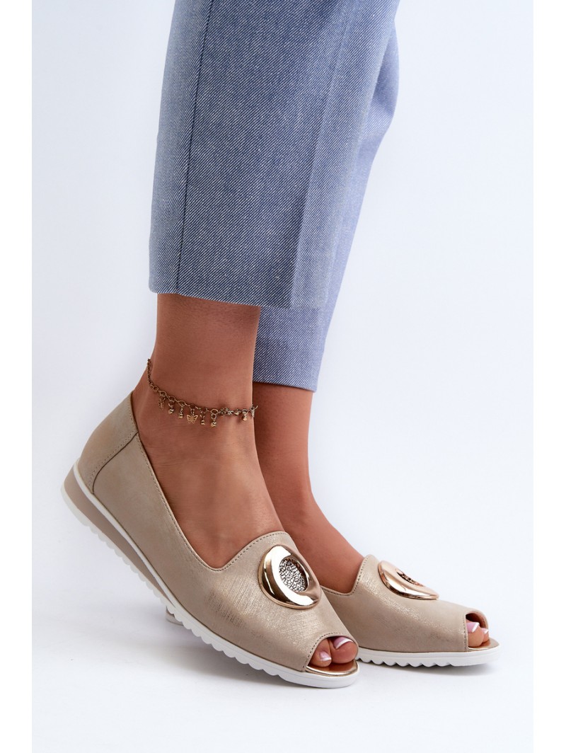 Women's pumps with eco leather ornament in gold Biolita