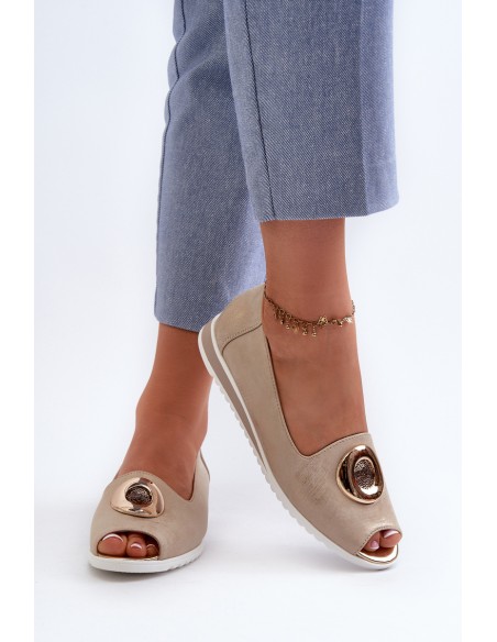 Women's pumps with eco leather ornament in gold Biolita