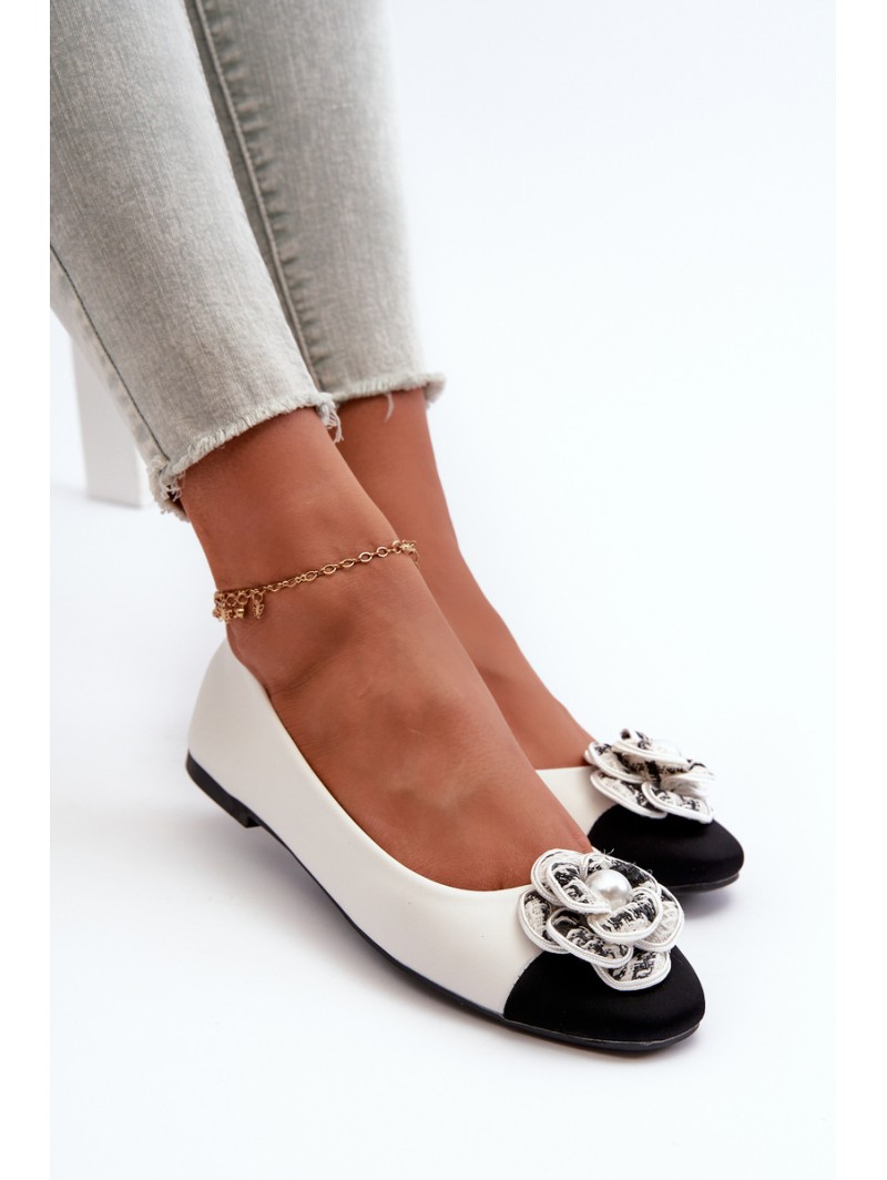 Women's Eco Leather Ballerina Flats with Decorative Detail White Divinella
