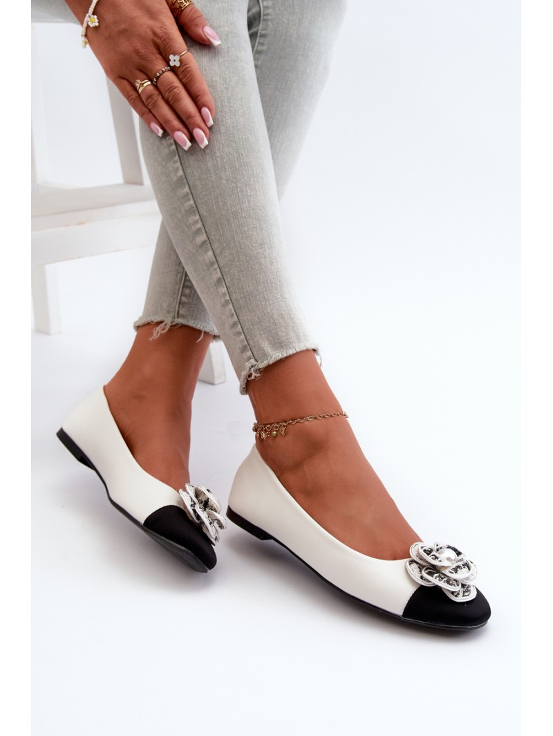 Women's Eco Leather Ballerina Flats with Decorative Detail White Divinella