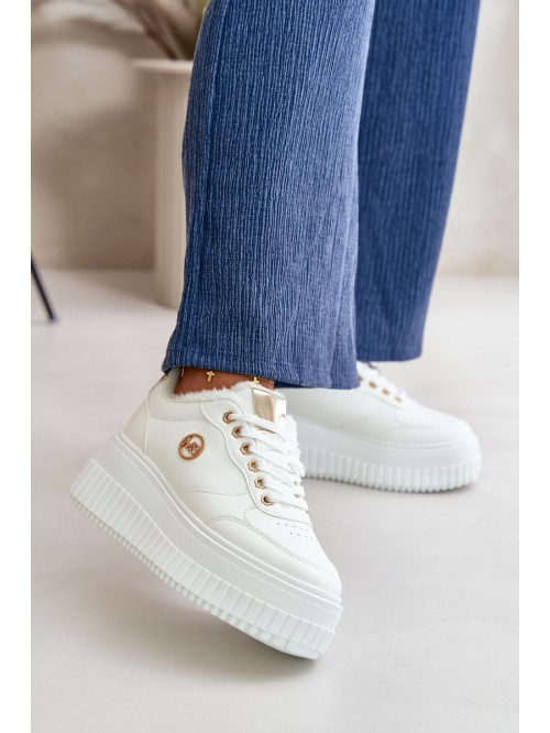 Sneakers Moteriški sportiniai bateliai, izoliuoti ant masyvaus balto pado Ardiela 2