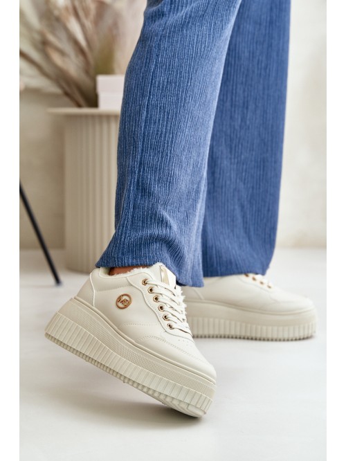 Sneakers Moteriški sportiniai batai, izoliuoti ant masyvaus smėlio spalvos Ardiela pado