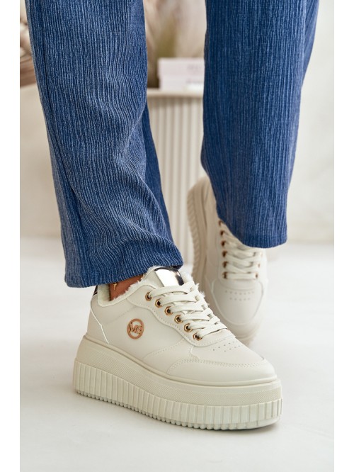 Sneakers Moteriški sportiniai batai, izoliuoti ant masyvaus smėlio spalvos Ardiela pado 2