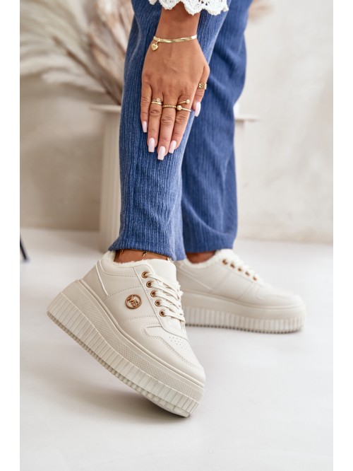 Sneakers Moteriški sportiniai batai, izoliuoti ant masyvaus smėlio spalvos Verissha pado