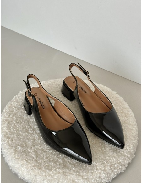 Lacquered Ballerinas On Low Heel With Pointed Toes Black Anarinne