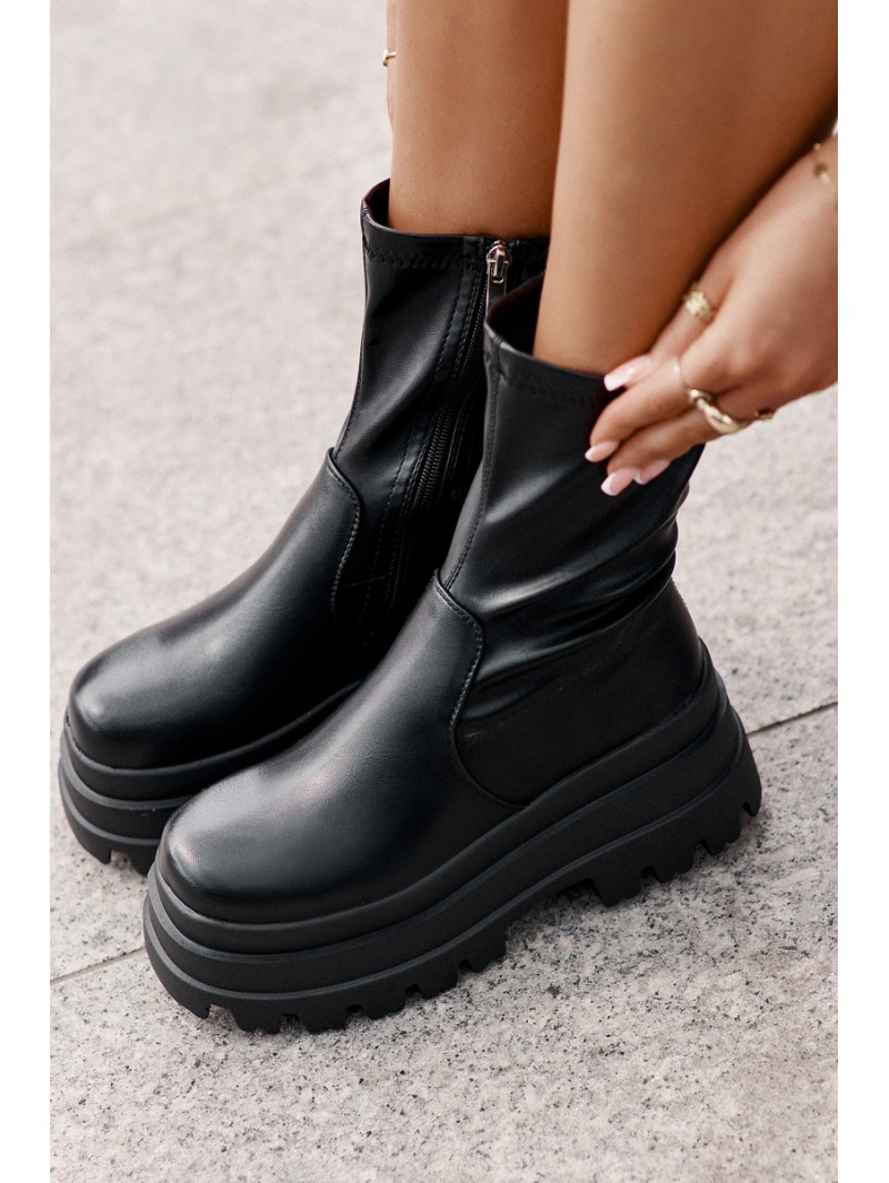 Boots On Massive Platform Black Florinara