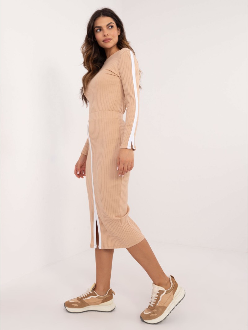 Trikotažinis stulpelių rašto kostiumėlis su midi sijonu