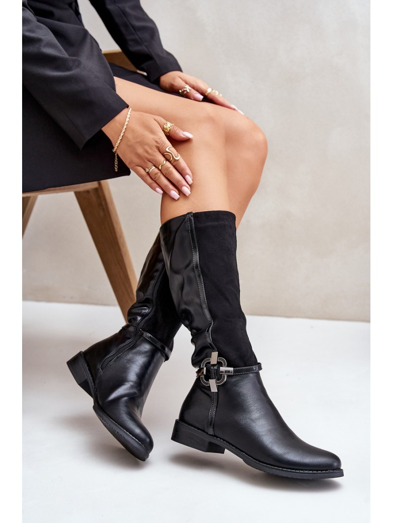 Insulated boots on a flat heel with a decorative buckle black Leatharia