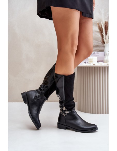 Insulated boots on a flat heel with a decorative buckle black Leatharia