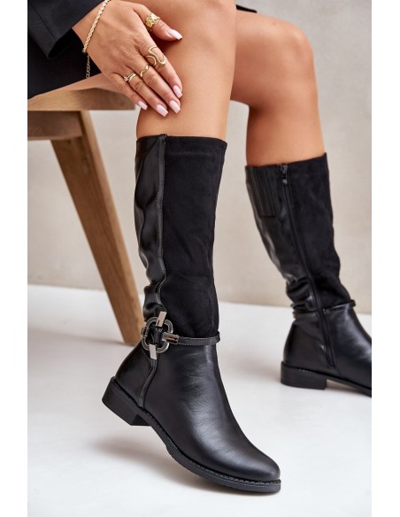 Insulated boots on a flat heel with a decorative buckle black Leatharia