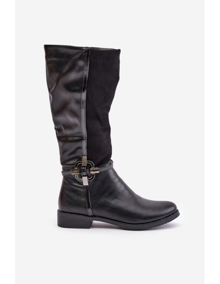 Insulated boots on a flat heel with a decorative buckle black Leatharia