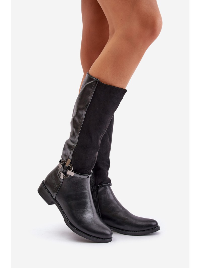 Insulated boots on a flat heel with a decorative buckle black Leatharia