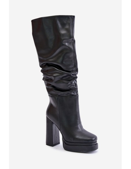 Slip-on ankle boots on heel and platform with gathering insulated black Beridra