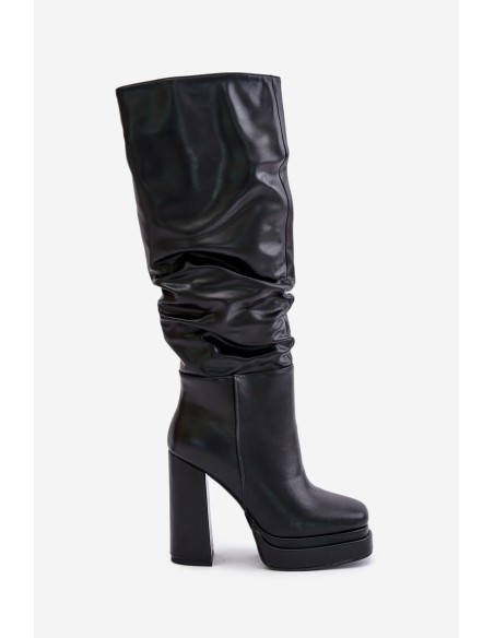 Slip-on ankle boots on heel and platform with gathering insulated black Beridra