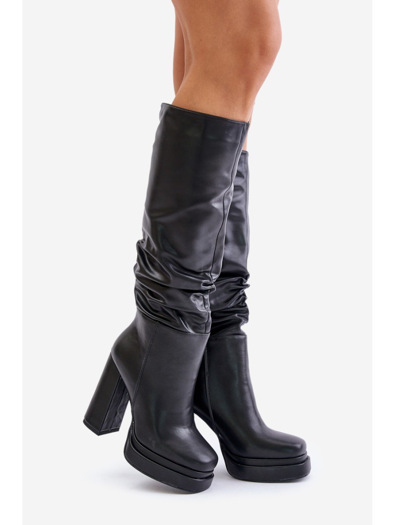 Slip-on ankle boots on heel and platform with gathering insulated black Beridra