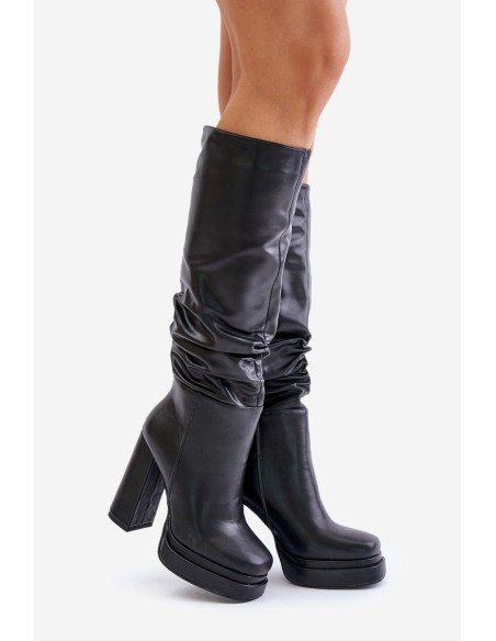 Slip-on ankle boots on heel and platform with gathering insulated black Beridra