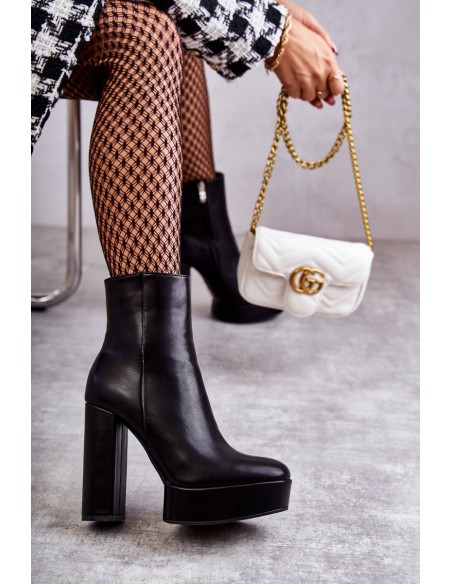 Smooth Leather Booties On A Bar Black Kaysa
