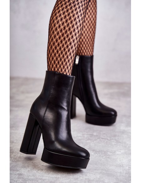 Smooth Leather Booties On A Bar Black Kaysa