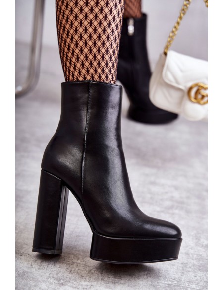 Smooth Leather Booties On A Bar Black Kaysa