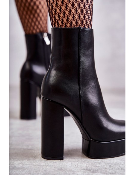 Smooth Leather Booties On A Bar Black Kaysa