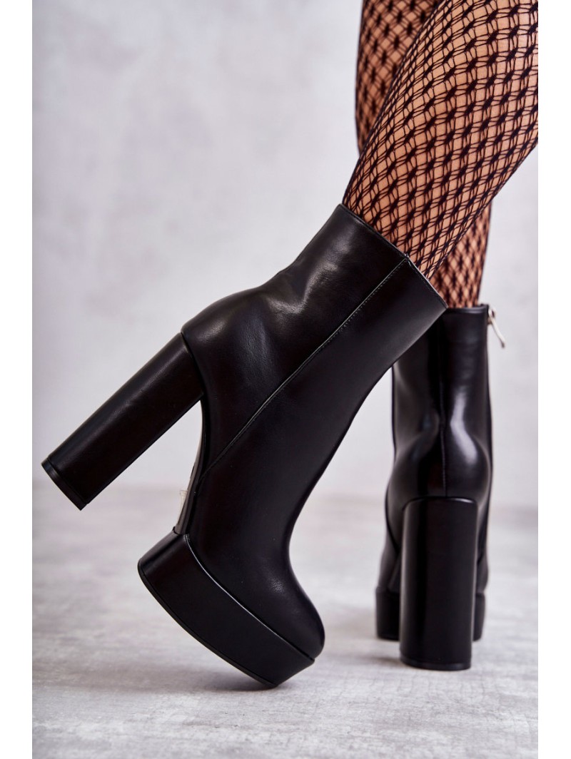 Smooth Leather Booties On A Bar Black Kaysa