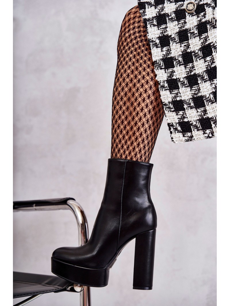 Smooth Leather Booties On A Bar Black Kaysa