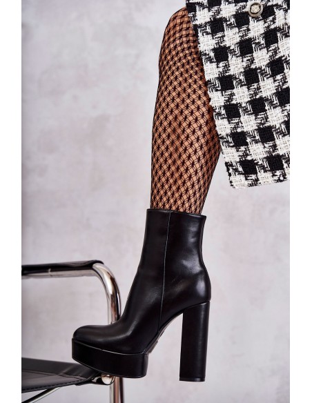Smooth Leather Booties On A Bar Black Kaysa