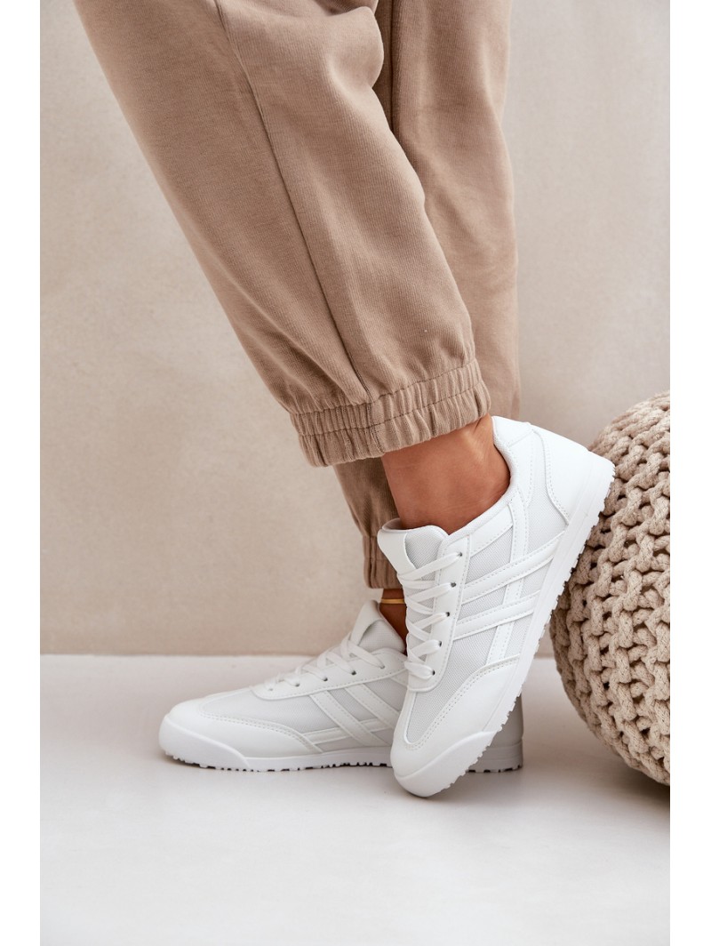 Low Sneakers Women's White Eezore