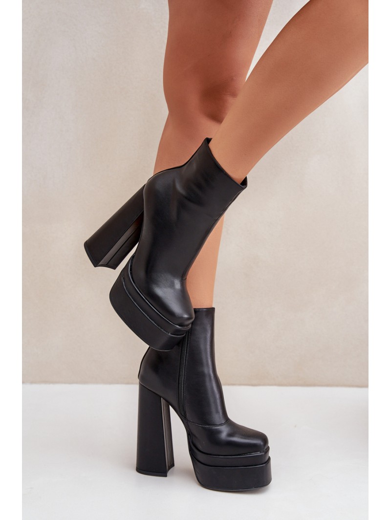 Boots On Massive Platform And Heel Insulated Black Selahra