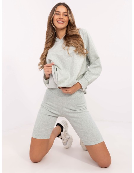 Džemperio ir dviratininko šortų derinys moterims