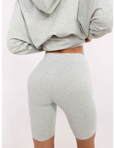 Džemperio ir dviratininko šortų derinys moterims