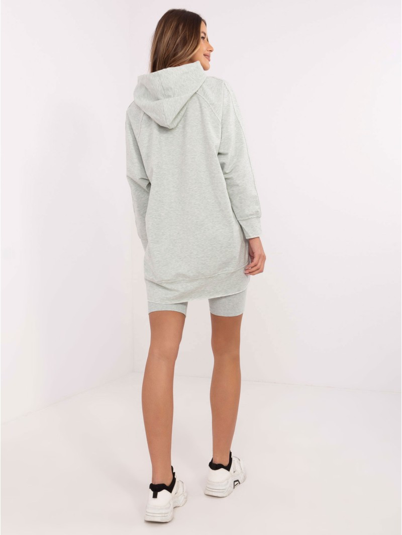 Džemperio ir dviratininko šortų derinys moterims