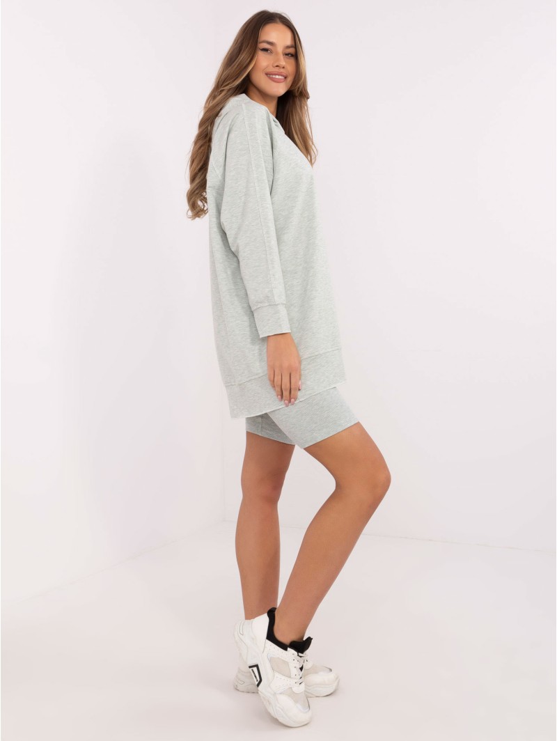 Džemperio ir dviratininko šortų derinys moterims