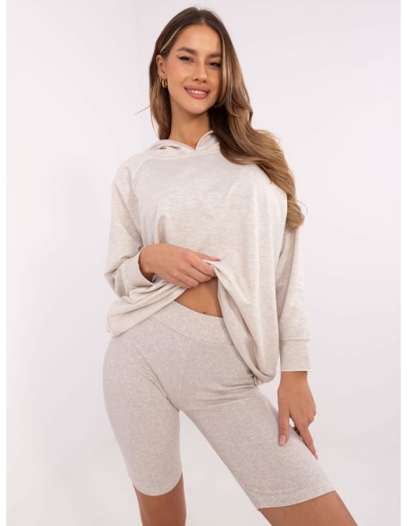 Džemperio ir dviratininko šortų derinys moterims