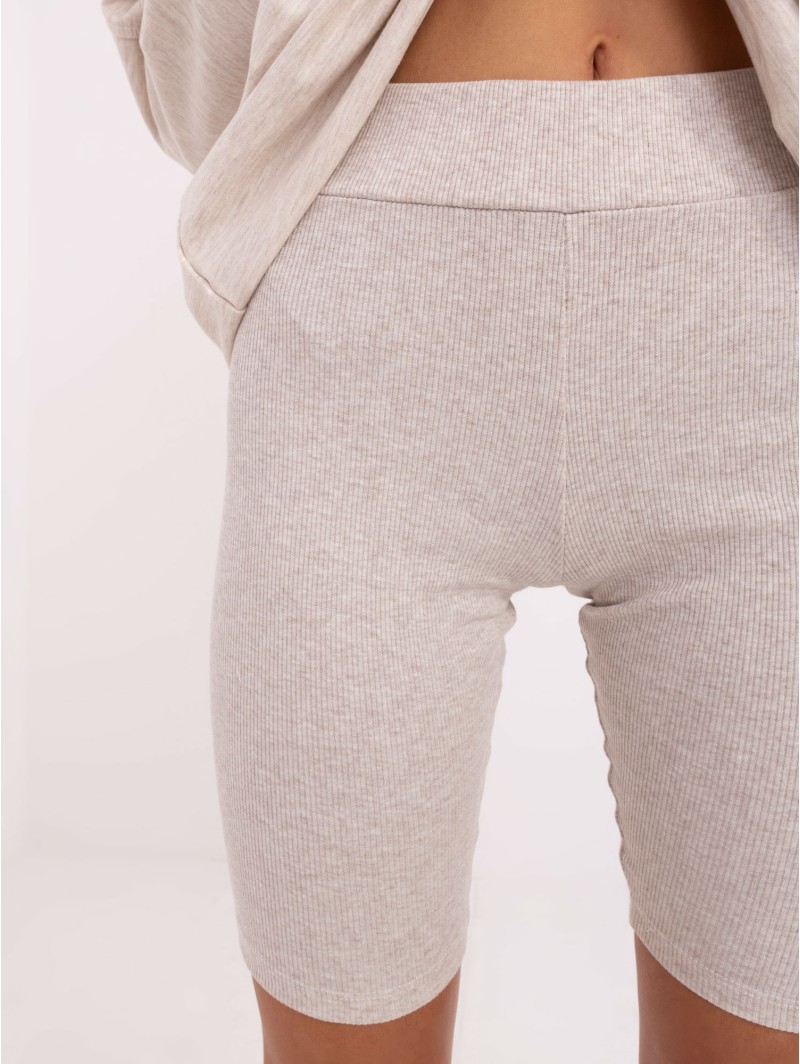 Džemperio ir dviratininko šortų derinys moterims