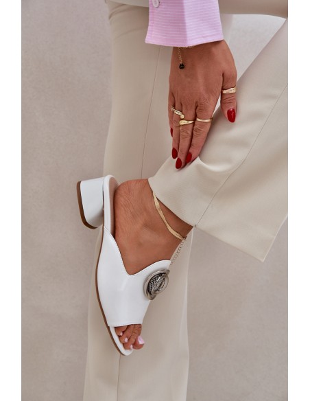 Elegant Women's Slippers On Low Heel With Decoration White Feledis