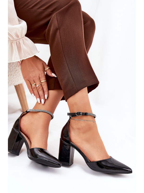 Lacquered Pumps With Pointed Toes On A Heel Black Nossabel