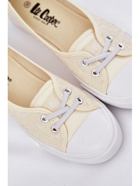 Moteriški sportbačiai su siuvinėjimu Lee Cooper LCW-25-31-3445L smėlio spalvos
