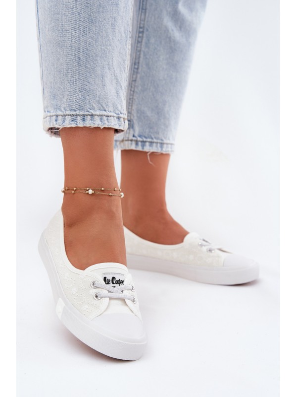 Moteriški sportbačiai su siuvinėjimu Lee Cooper, balti LCW-25-31-3447L