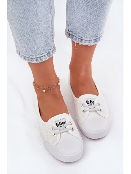 Moteriški sportbačiai su siuvinėjimu Lee Cooper, balti LCW-25-31-3447L
