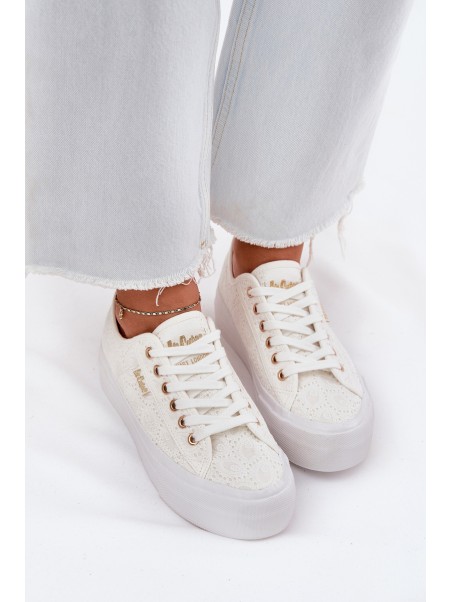 Moteriški sportbačiai su nėriniais Lee Cooper LCW-25-31-3438L balti