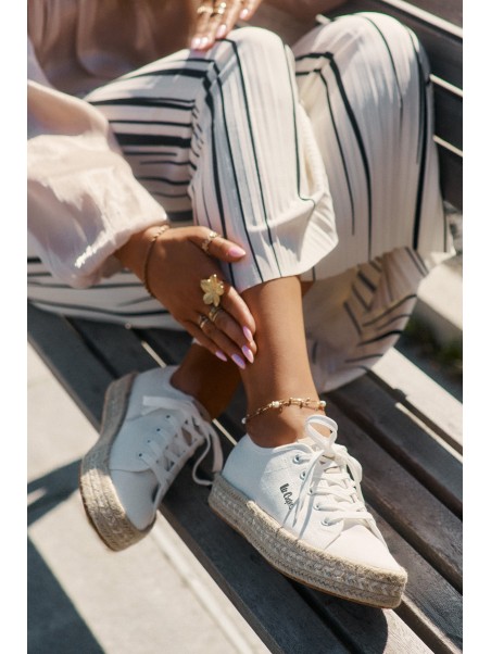 Moteriški sportbačiai su pynimo detalėmis Lee Cooper LCW-25-44-3217 balti