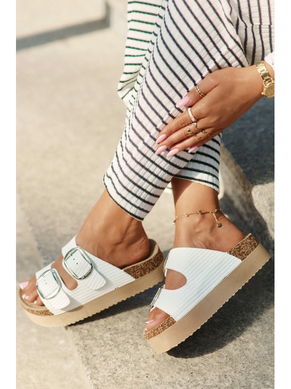 Moteriškos platforminės basutės su sagtimis Lee Cooper LCW-25-35-3496L baltos