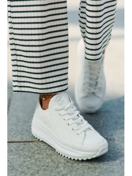 Women's Sneakers With Embroidery On Platform Lee Cooper LCW-25-31-3465L White