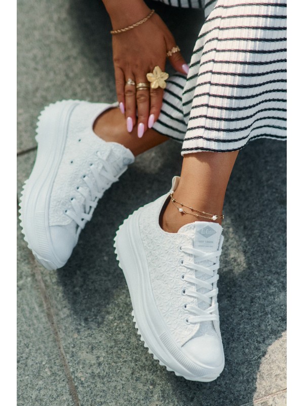 Women's Sneakers With Embroidery On Platform Lee Cooper LCW-25-31-3465L White