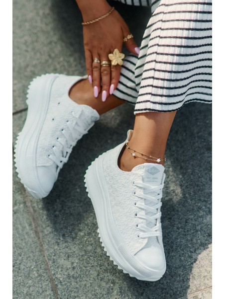 Women's Sneakers With Embroidery On Platform Lee Cooper LCW-25-31-3465L White